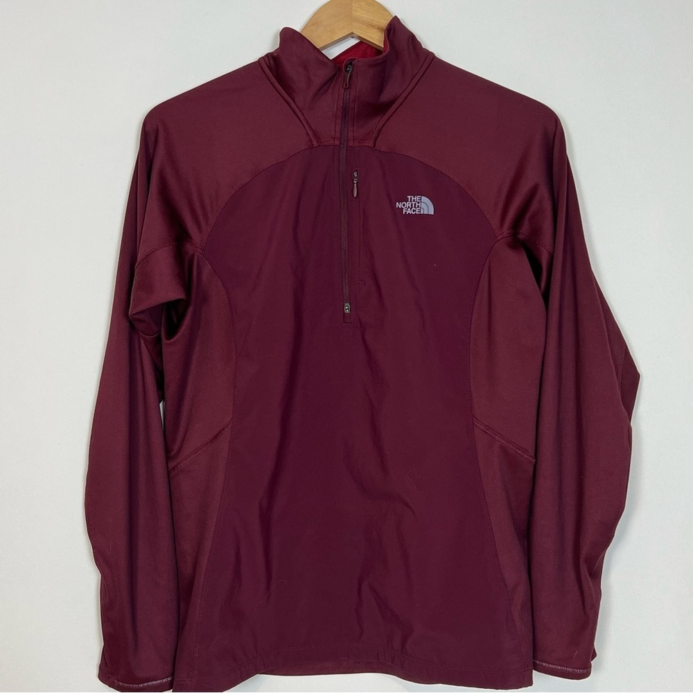 The North Face 1/4 Zip Pullover in a maroon women’s  Large